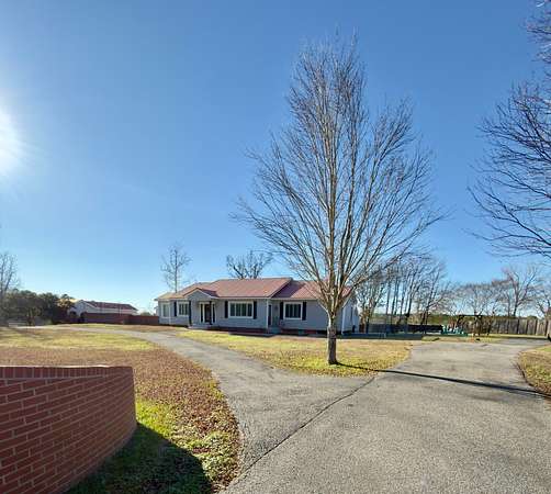 3.36 Acres of Residential Land with Home for Sale in Linden, Alabama