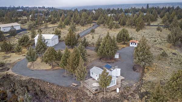 5.1 Acres of Residential Land with Home for Sale in Culver, Oregon