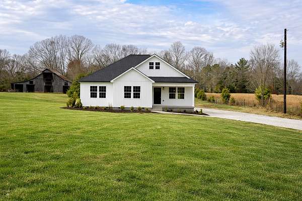 2 Acres of Residential Land with Home for Sale in Dickson, Tennessee