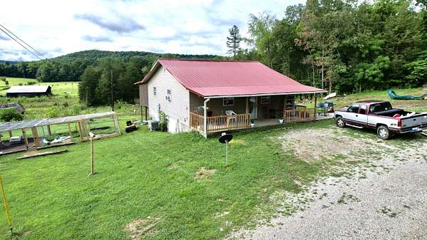 7 Acres of Residential Land with Home for Sale in Somerset, Kentucky