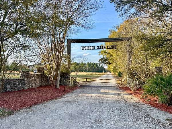 350 Acres of Land with Home for Sale in Huntsville, Texas