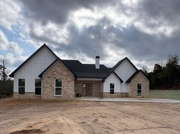 5.43 Acres of Land with Home for Sale in Nacogdoches, Texas