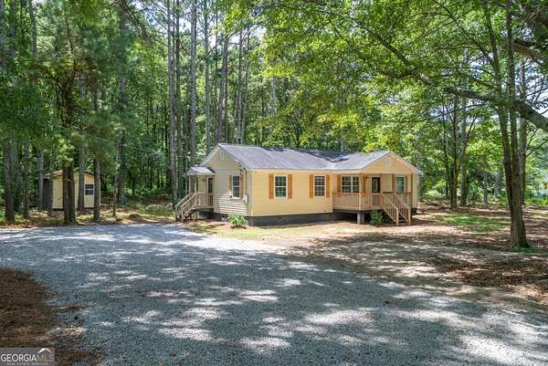 1.55 Acres of Residential Land with Home for Lease in Loganville, Georgia