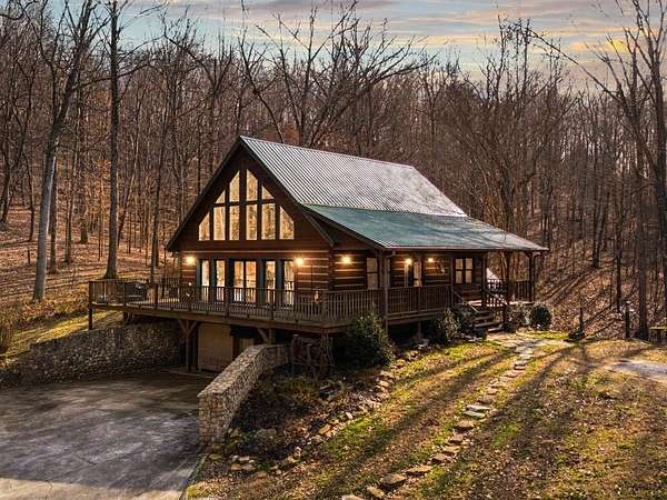 12.6 Acres of Recreational Land with Home for Sale in Bowling Green, Kentucky