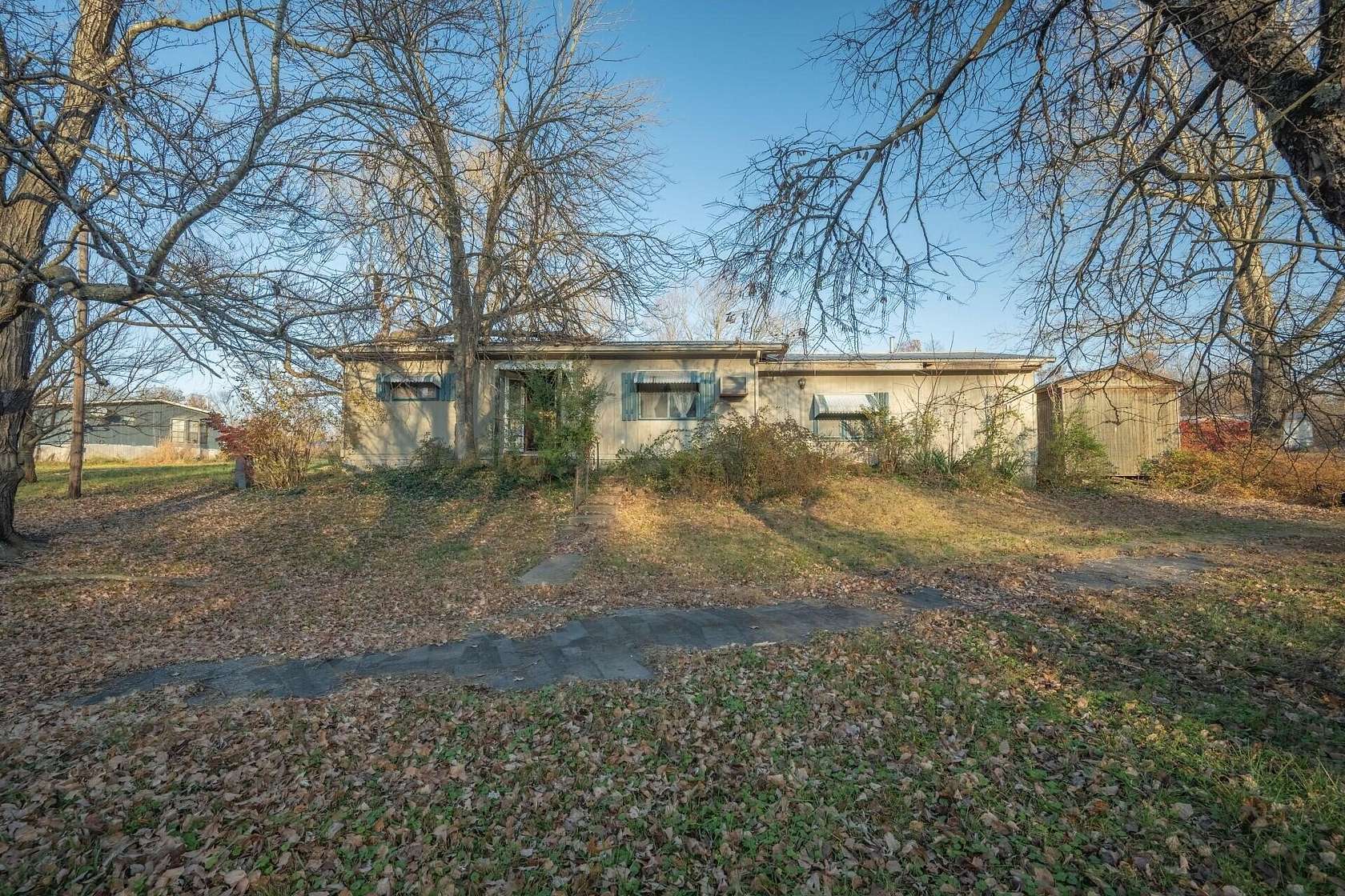 1.84 Acres of Residential Land with Home for Sale in Neosho, Missouri