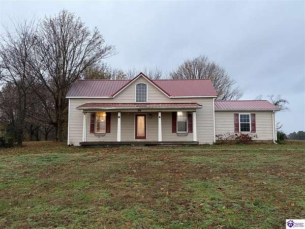 1.5 Acres of Land with Home for Sale in Hodgenville, Kentucky