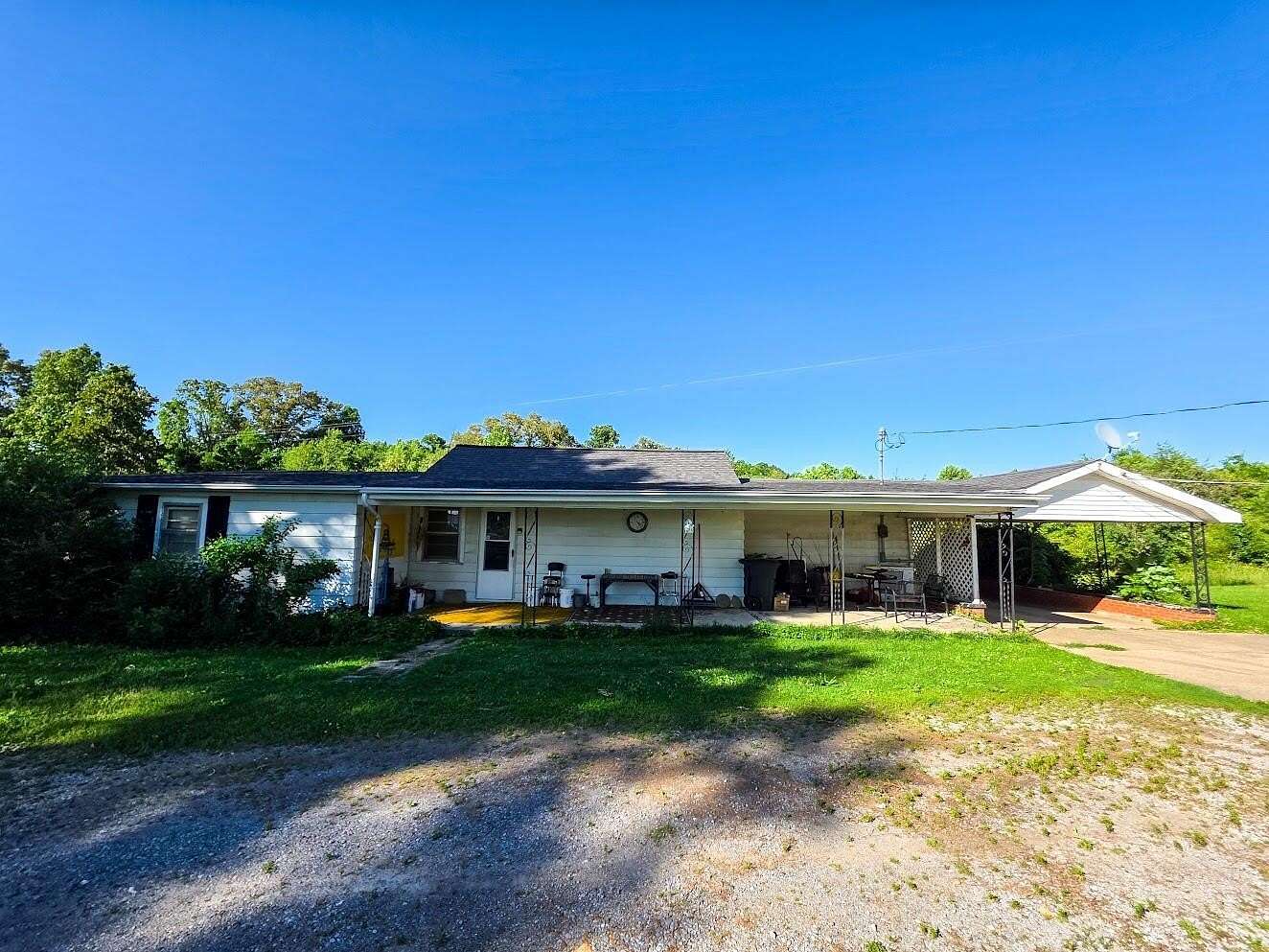 31 Acres of Land with Home for Sale in Sedalia, Kentucky