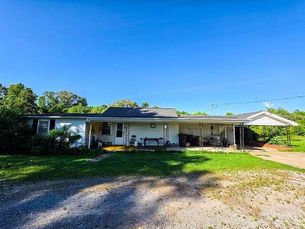 31 Acres of Land with Home for Sale in Sedalia, Kentucky