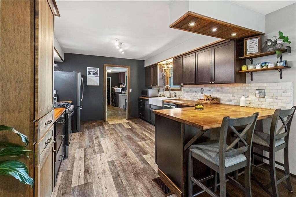 2 Acres of Residential Land with Home for Sale in Yellville, Arkansas