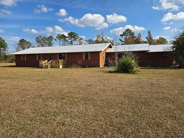 6 Acres of Residential Land with Home for Sale in Nashville, Georgia