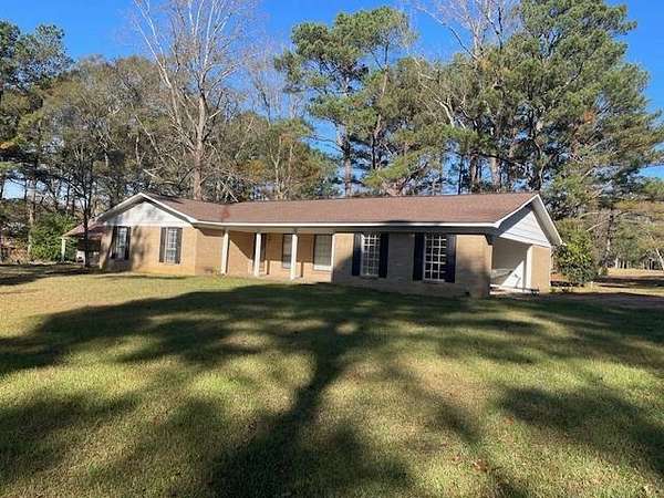 2.9 Acres of Residential Land with Home for Sale in Philadelphia, Mississippi