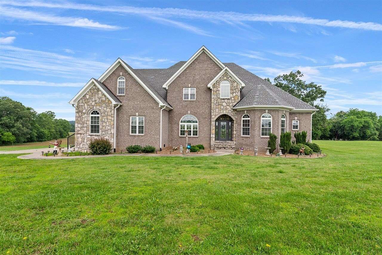 5.44 Acres of Residential Land with Home for Sale in Lewisburg, Kentucky