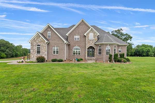 5.44 Acres of Residential Land with Home for Sale in Lewisburg, Kentucky