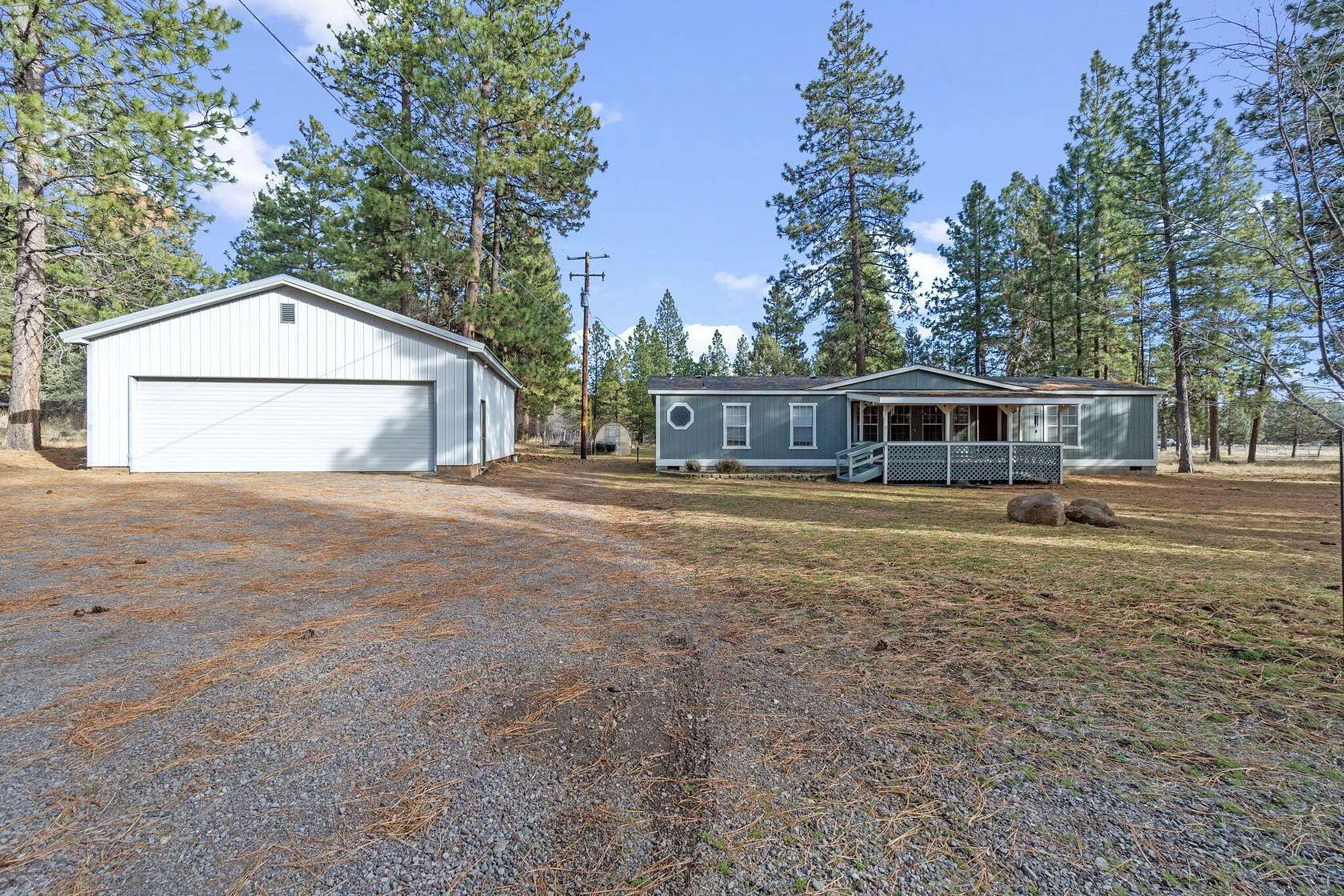 4.67 Acres of Residential Land with Home for Sale in Keno, Oregon
