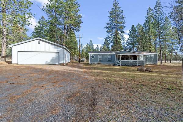 4.67 Acres of Residential Land with Home for Sale in Keno, Oregon