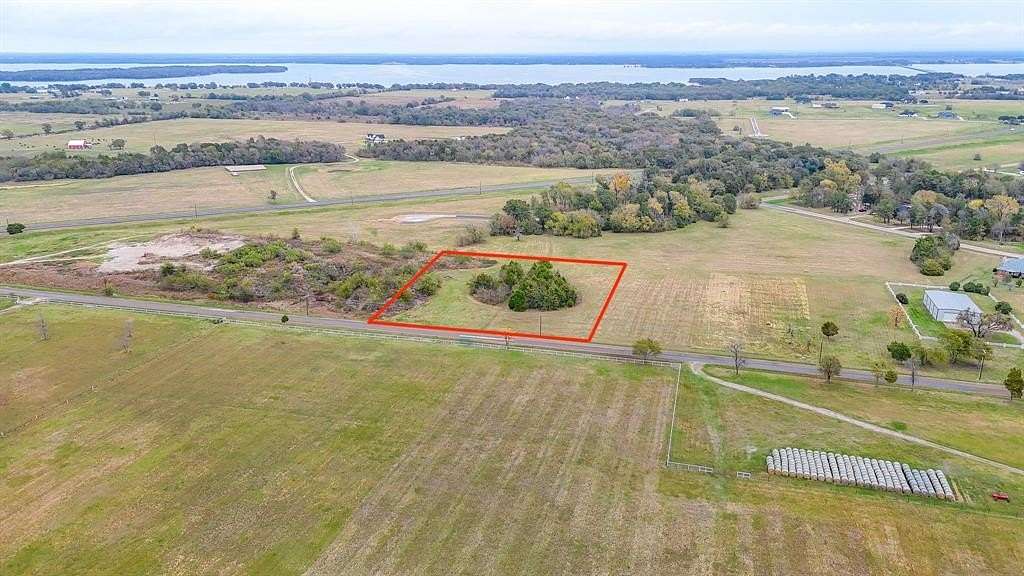 2 Acres of Residential Land for Sale in Corsicana, Texas