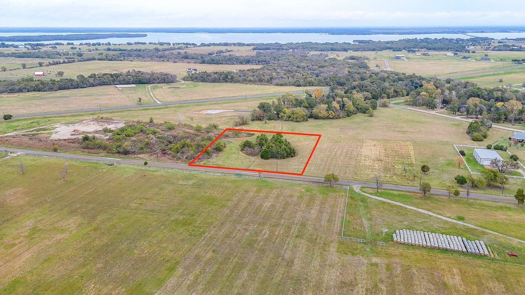 2 Acres of Residential Land for Sale in Corsicana, Texas