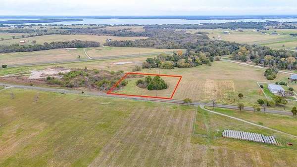 2 Acres of Residential Land for Sale in Corsicana, Texas