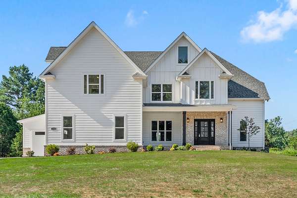 1.5 Acres of Residential Land with Home for Sale in Clarksville, Tennessee