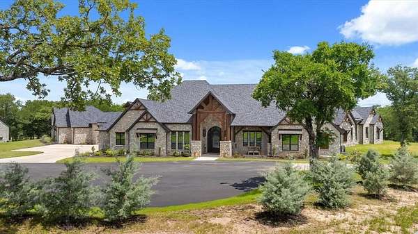 49.7 Acres of Land with Home for Sale in Paradise, Texas