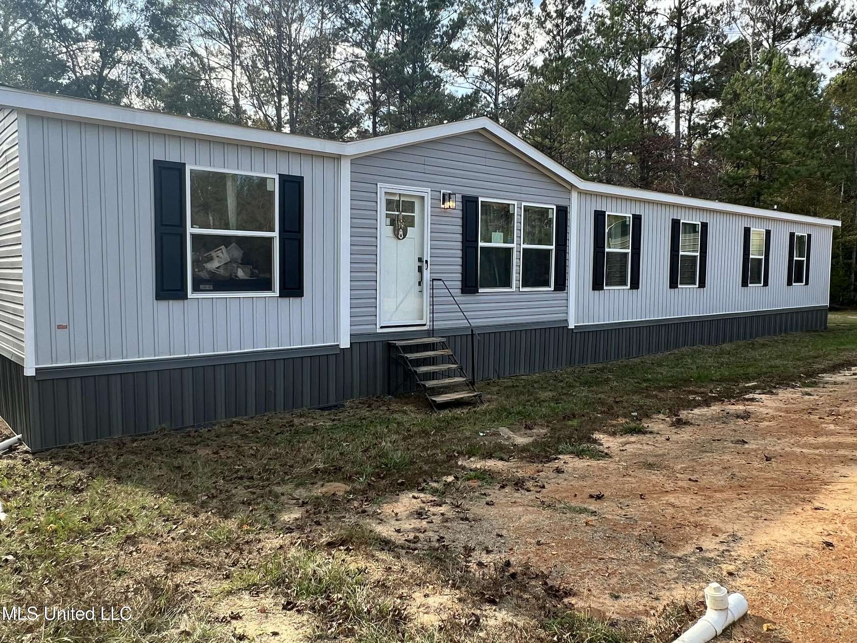 7.5 Acres of Residential Land with Home for Sale in Wiggins, Mississippi