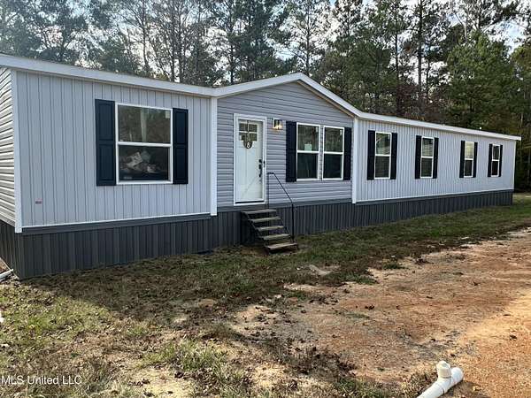 7.5 Acres of Residential Land with Home for Sale in Wiggins, Mississippi