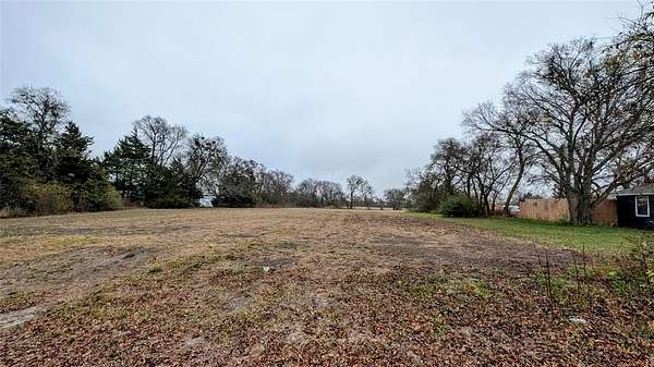 2 Acres of Residential Land for Sale in Whitewright, Texas