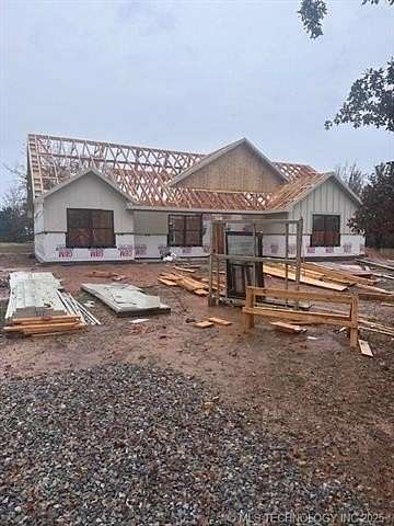 4 Acres of Residential Land with Home for Sale in Colbert, Oklahoma