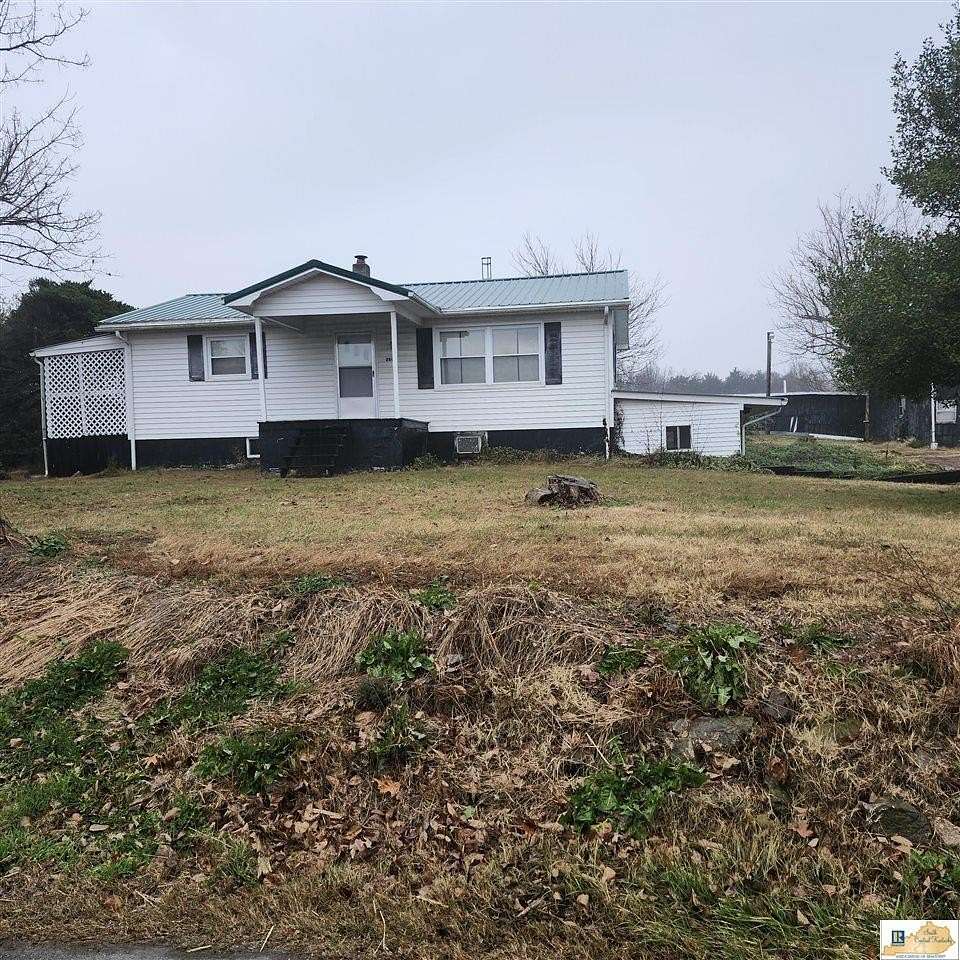 1.84 Acres of Residential Land with Home for Sale in Summer Shade, Kentucky