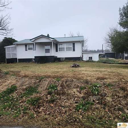 1.84 Acres of Residential Land with Home for Sale in Summer Shade, Kentucky