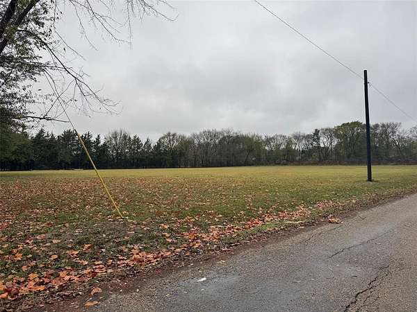 3.2 Acres of Mixed-Use Land for Sale in Paris, Texas