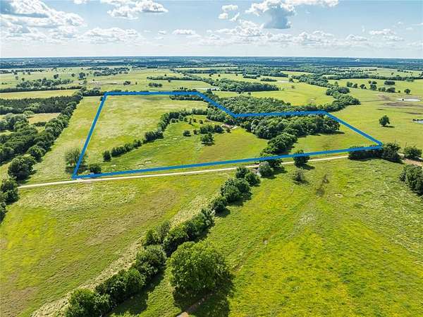 33 Acres of Recreational Land for Sale in Paris, Texas