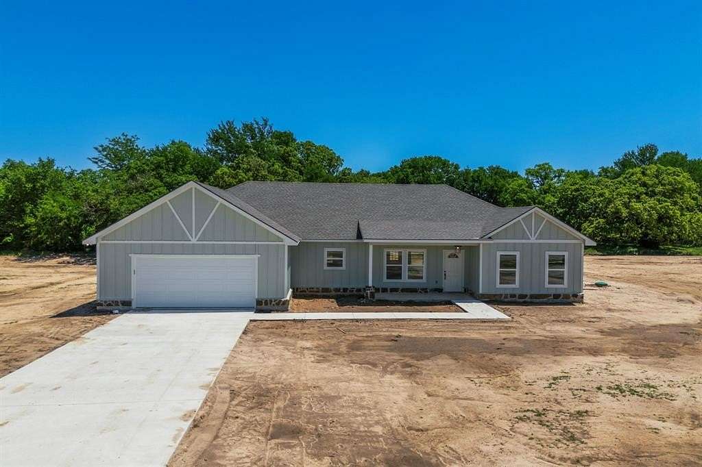 2.1 Acres of Residential Land with Home for Sale in Sunset, Texas