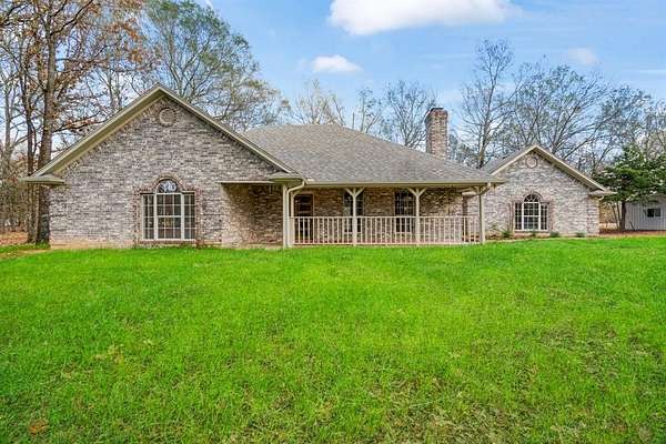 10.4 Acres of Land with Home for Sale in Paris, Texas