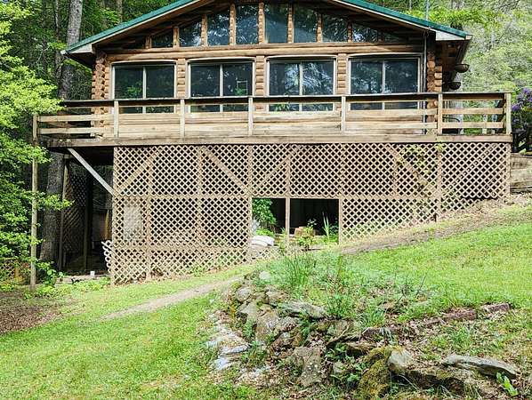 3.1 Acres of Residential Land with Home for Sale in London, Kentucky