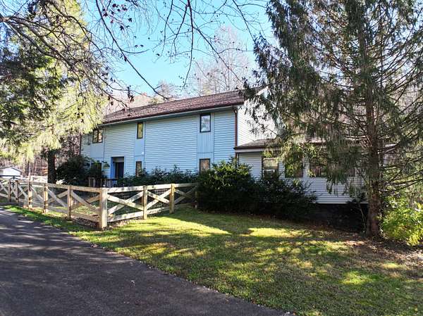 3.47 Acres of Residential Land with Home for Sale in Irvine, Kentucky