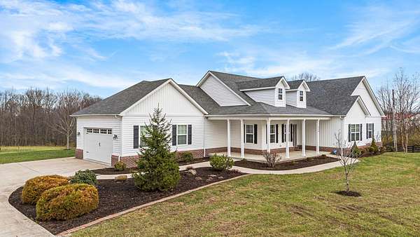 5.76 Acres of Residential Land with Home for Sale in Richmond, Kentucky