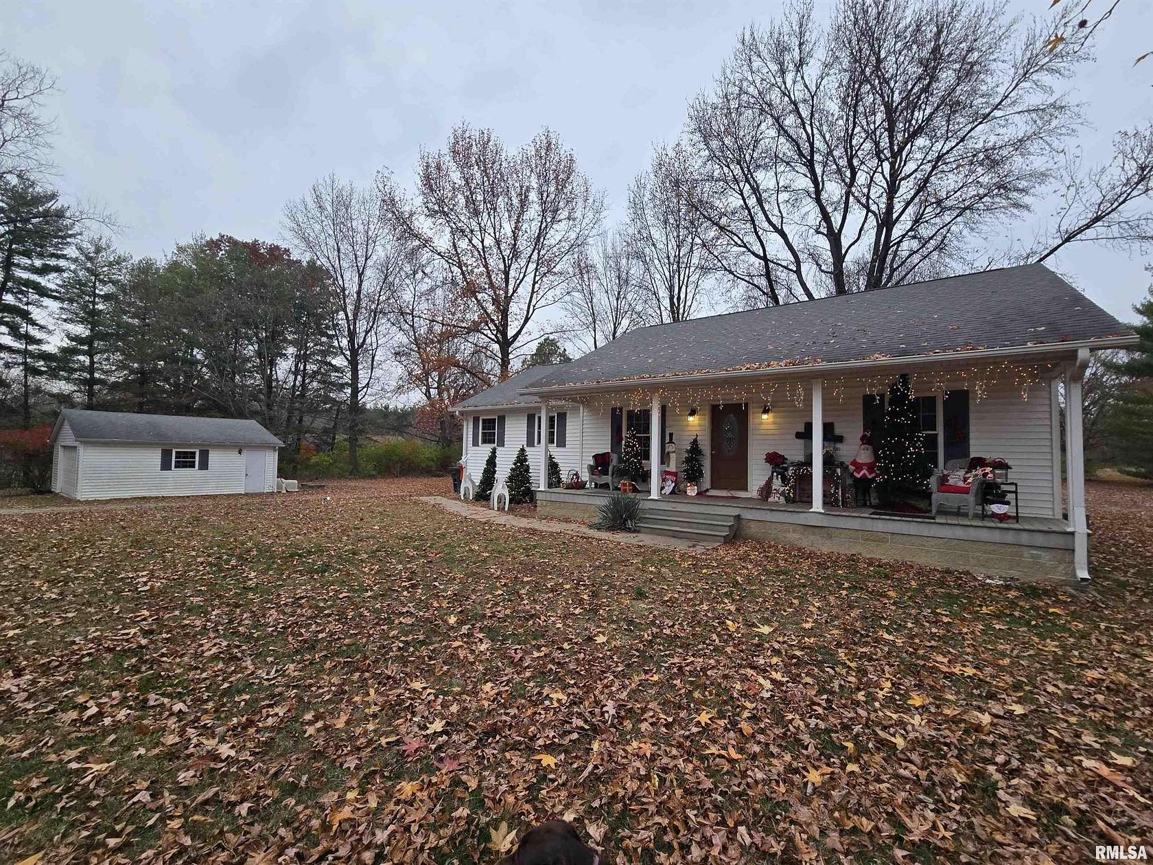 3.68 Acres of Residential Land with Home for Sale in Mount Vernon, Illinois