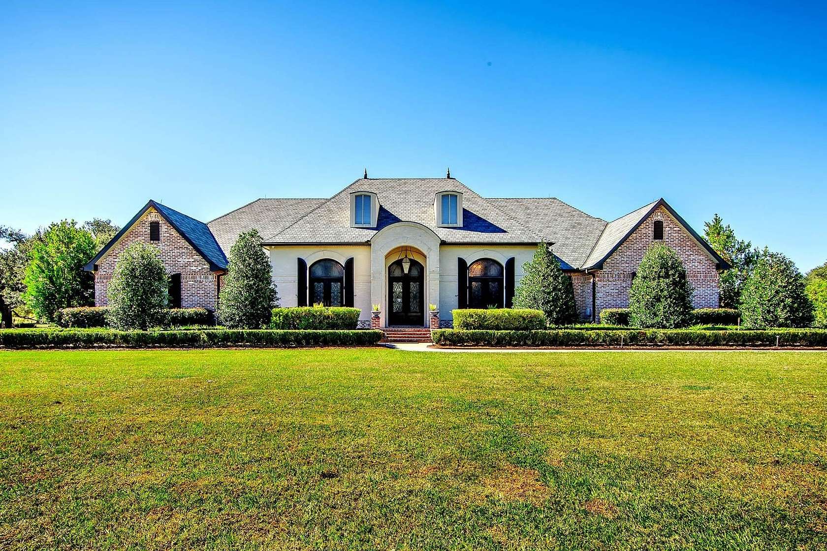 15 Acres of Land with Home for Sale in Houma, Louisiana