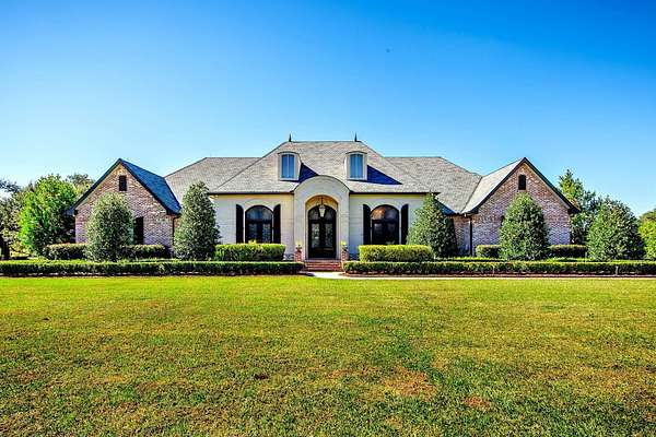 15 Acres of Land with Home for Sale in Houma, Louisiana