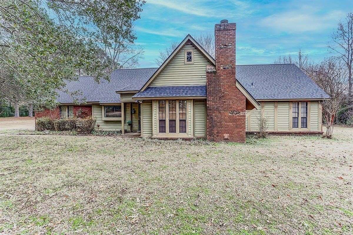 4 Acres of Residential Land with Home for Sale in Collierville, Tennessee