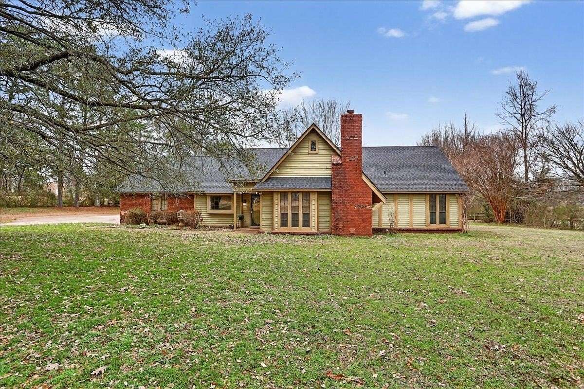 4 Acres of Land with Home for Sale in Collierville, Tennessee