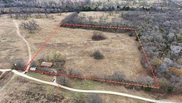 2 Acres of Residential Land with Home for Sale in Ardmore, Oklahoma