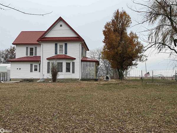 4.75 Acres of Residential Land with Home for Sale in Batavia, Iowa