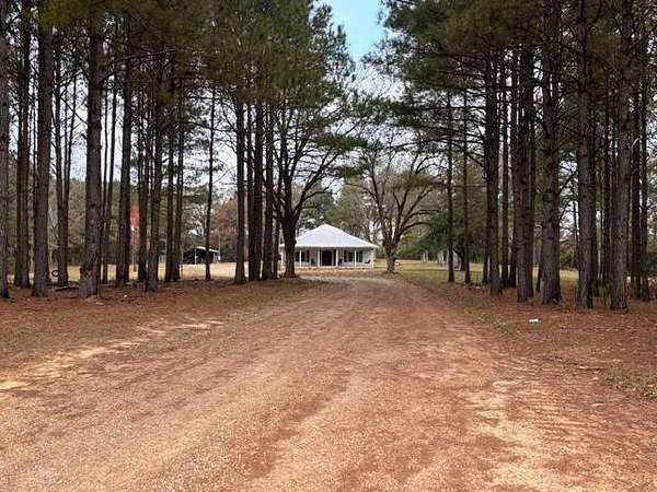 7.3 Acres of Residential Land with Home for Sale in Philadelphia, Mississippi