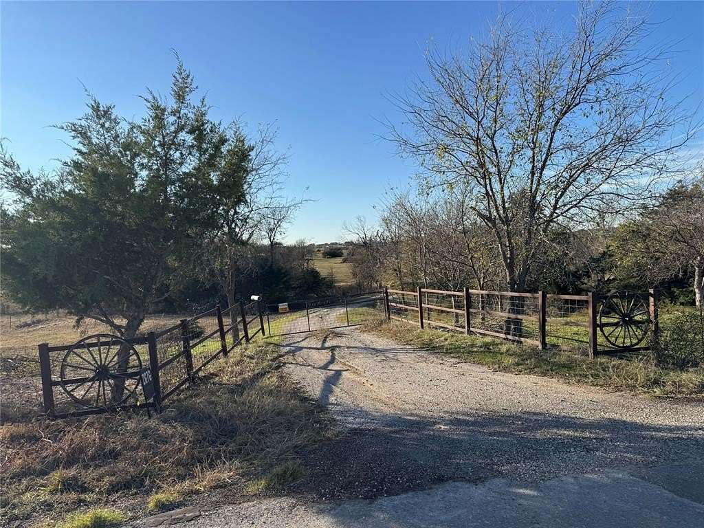 11 Acres of Land for Sale in Aledo, Texas