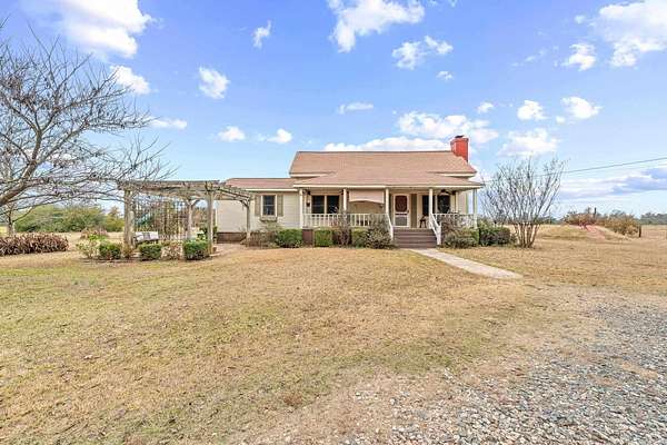 4 Acres of Residential Land with Home for Sale in Lockesburg, Arkansas