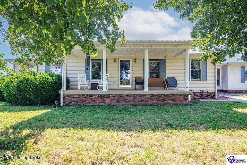 3.86 Acres of Residential Land with Home for Sale in Munfordville, Kentucky