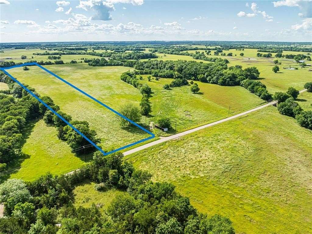 8 Acres of Residential Land for Sale in Paris, Texas