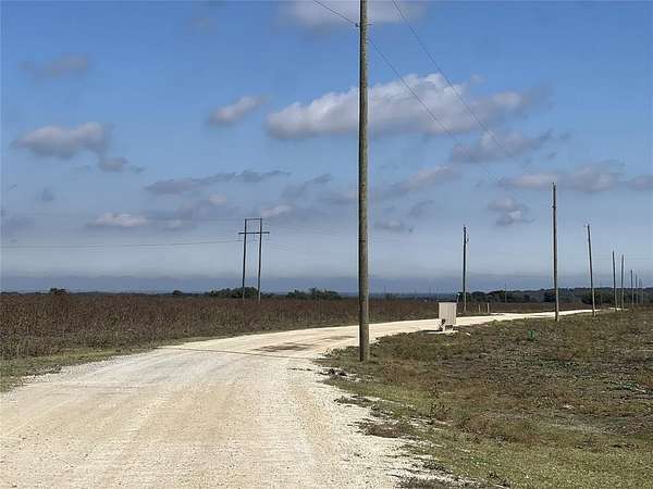 10 Acres of Recreational Land for Sale in Grandview, Texas